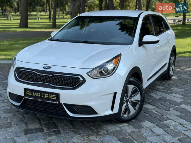 Белый Киа Niro, объемом двигателя 1.6 л и пробегом 160 тыс. км за 15400 $, фото 2 на Automoto.ua