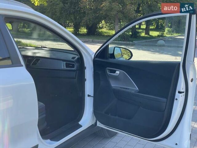 Белый Киа Niro, объемом двигателя 0 л и пробегом 182 тыс. км за 16700 $, фото 19 на Automoto.ua