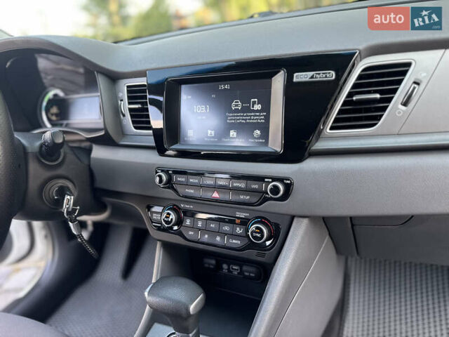 Белый Киа Niro, объемом двигателя 1.6 л и пробегом 160 тыс. км за 15400 $, фото 63 на Automoto.ua