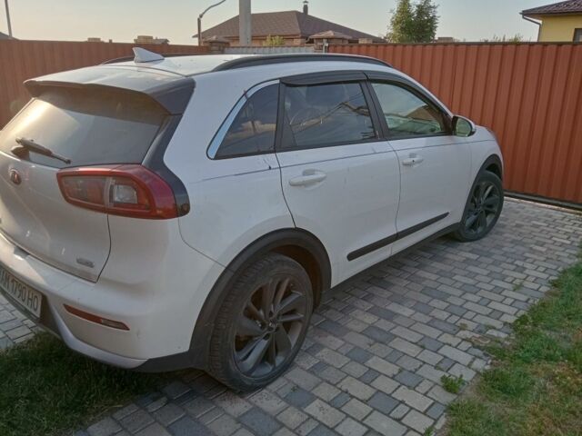 Белый Киа Niro, объемом двигателя 1.6 л и пробегом 120 тыс. км за 15900 $, фото 3 на Automoto.ua
