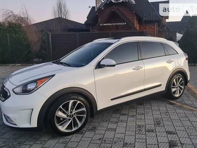 Білий Кіа Niro, об'ємом двигуна 1.6 л та пробігом 158 тис. км за 18400 $, фото 1 на Automoto.ua