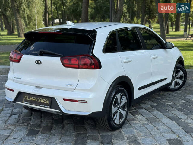 Белый Киа Niro, объемом двигателя 1.6 л и пробегом 160 тыс. км за 15400 $, фото 16 на Automoto.ua
