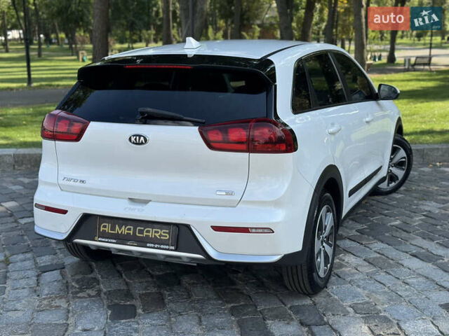 Белый Киа Niro, объемом двигателя 1.6 л и пробегом 160 тыс. км за 15400 $, фото 17 на Automoto.ua