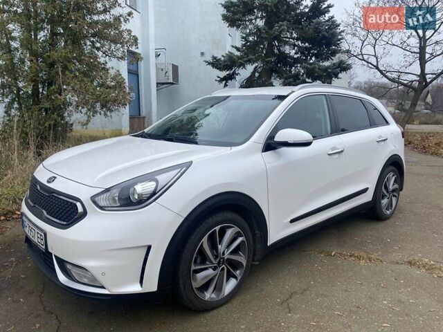Білий Кіа Niro, об'ємом двигуна 1.58 л та пробігом 147 тис. км за 17400 $, фото 6 на Automoto.ua