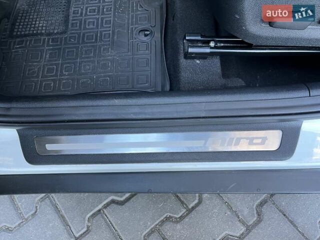 Белый Киа Niro, объемом двигателя 1.58 л и пробегом 147 тыс. км за 20000 $, фото 20 на Automoto.ua