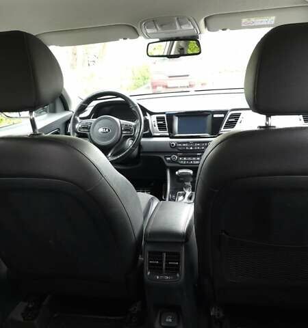 Белый Киа Niro, объемом двигателя 1.58 л и пробегом 86 тыс. км за 18800 $, фото 8 на Automoto.ua