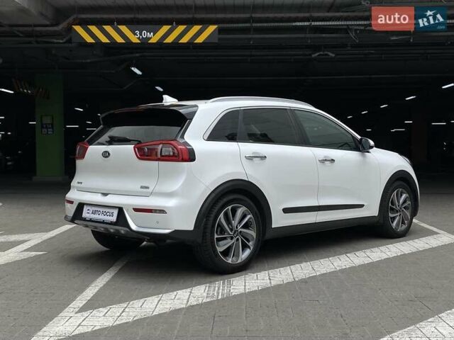 Белый Киа Niro, объемом двигателя 1.58 л и пробегом 93 тыс. км за 19990 $, фото 5 на Automoto.ua