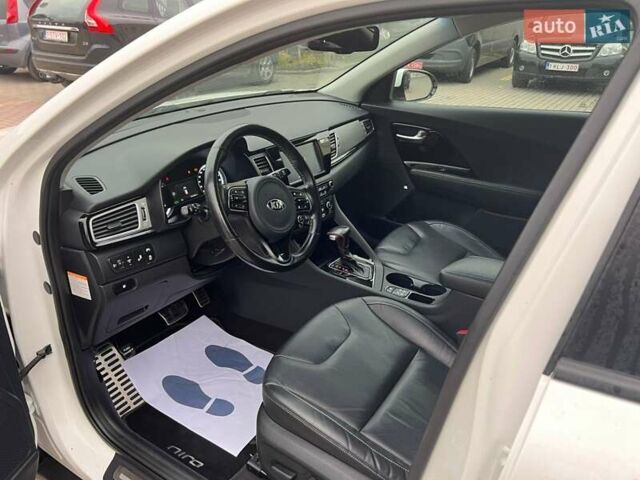 Белый Киа Niro, объемом двигателя 1.58 л и пробегом 193 тыс. км за 16300 $, фото 14 на Automoto.ua