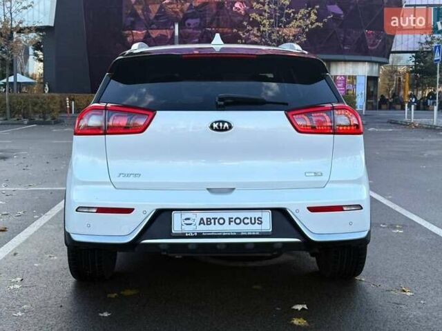 Белый Киа Niro, объемом двигателя 1.58 л и пробегом 97 тыс. км за 18990 $, фото 5 на Automoto.ua