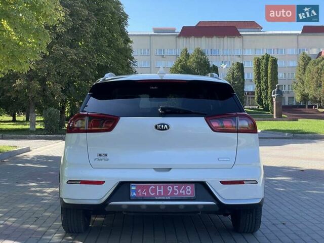 Белый Киа Niro, объемом двигателя 0 л и пробегом 182 тыс. км за 16700 $, фото 2 на Automoto.ua
