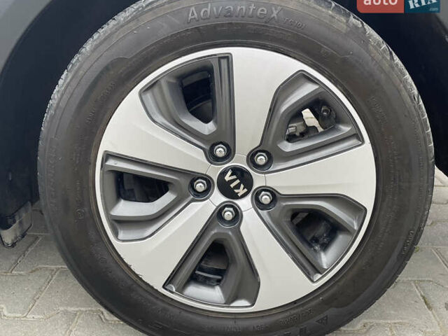 Белый Киа Niro, объемом двигателя 1.59 л и пробегом 66 тыс. км за 16500 $, фото 15 на Automoto.ua