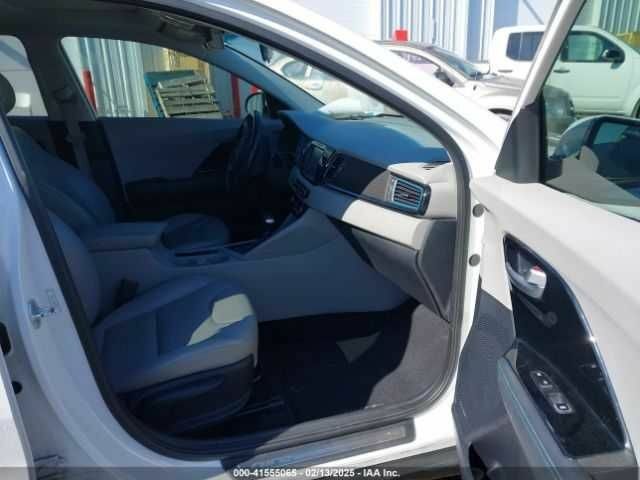 Белый Киа Niro, объемом двигателя 1.6 л и пробегом 100 тыс. км за 10000 $, фото 4 на Automoto.ua