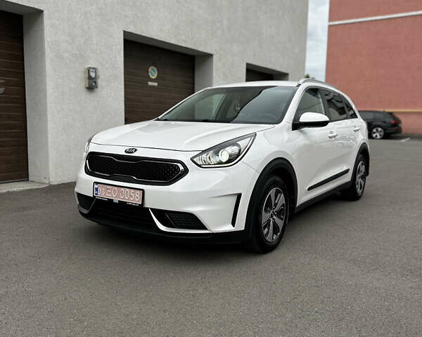 Белый Киа Niro, объемом двигателя 1.58 л и пробегом 215 тыс. км за 14200 $, фото 15 на Automoto.ua