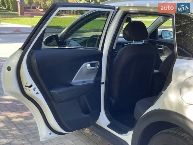 Белый Киа Niro, объемом двигателя 0 л и пробегом 182 тыс. км за 16700 $, фото 14 на Automoto.ua