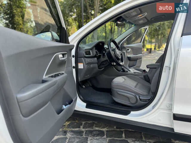Белый Киа Niro, объемом двигателя 1.6 л и пробегом 160 тыс. км за 15400 $, фото 31 на Automoto.ua