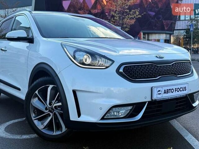Белый Киа Niro, объемом двигателя 1.58 л и пробегом 97 тыс. км за 18990 $, фото 1 на Automoto.ua
