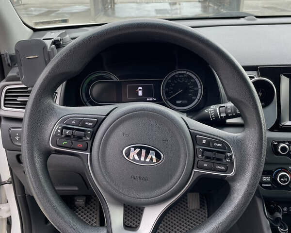 Белый Киа Niro, объемом двигателя 1.59 л и пробегом 66 тыс. км за 16500 $, фото 11 на Automoto.ua
