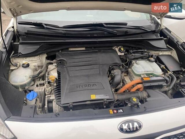 Білий Кіа Niro, об'ємом двигуна 1.58 л та пробігом 147 тис. км за 17400 $, фото 32 на Automoto.ua