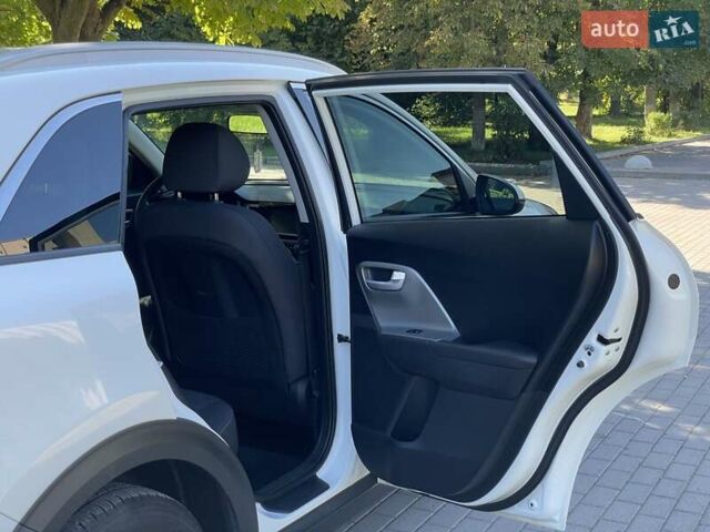 Белый Киа Niro, объемом двигателя 0 л и пробегом 182 тыс. км за 16700 $, фото 47 на Automoto.ua