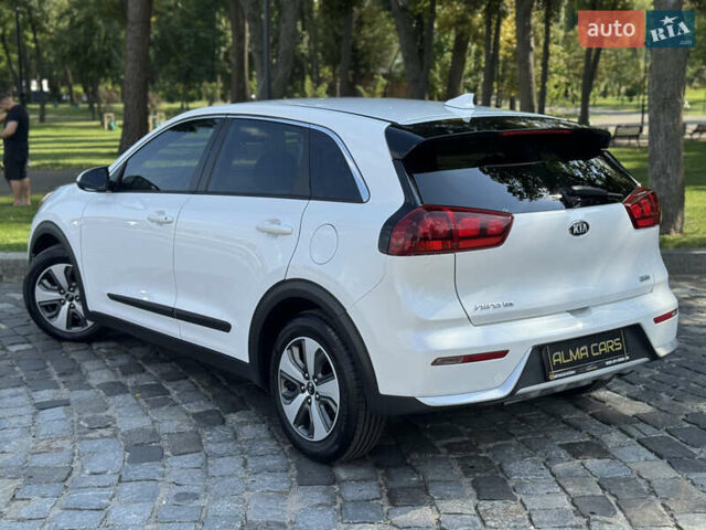 Белый Киа Niro, объемом двигателя 1.6 л и пробегом 160 тыс. км за 15400 $, фото 23 на Automoto.ua