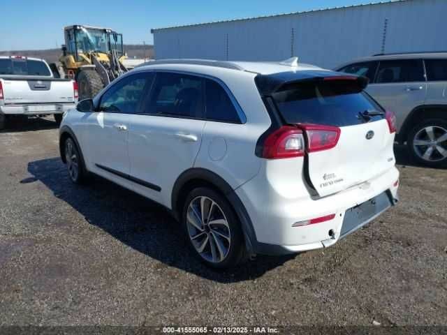 Белый Киа Niro, объемом двигателя 1.6 л и пробегом 100 тыс. км за 10000 $, фото 2 на Automoto.ua