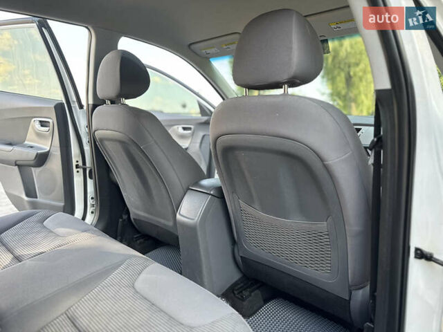 Белый Киа Niro, объемом двигателя 1.6 л и пробегом 160 тыс. км за 15400 $, фото 56 на Automoto.ua