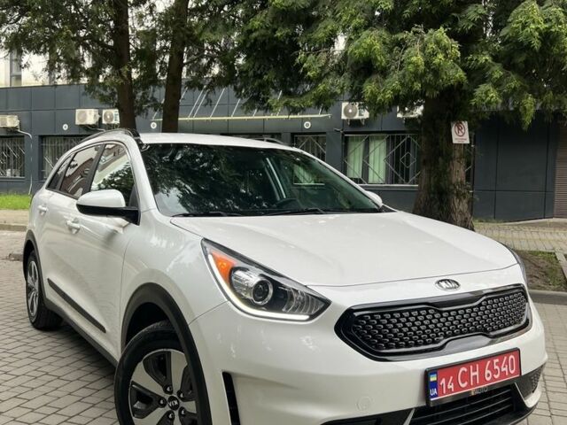 Білий Кіа Niro, об'ємом двигуна 1.6 л та пробігом 166 тис. км за 14999 $, фото 7 на Automoto.ua