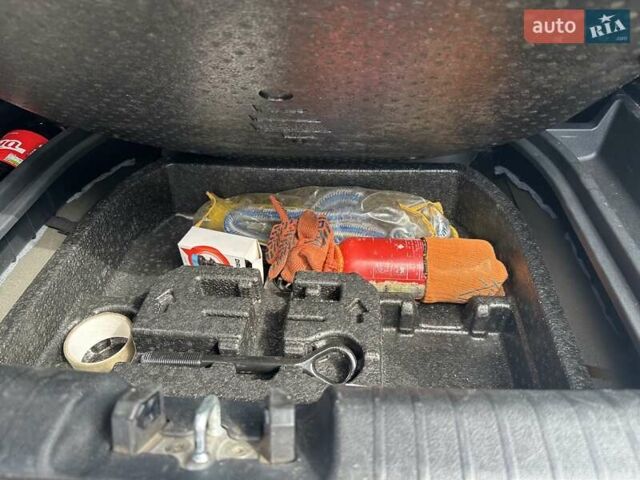 Киа Niro 2017 в Кривом Роге на Automoto.ua Белый Киа Niro, объемом двигателя 1.59 л и пробегом 170 тыс. км за 15000 $, фото 18 на Automoto.ua