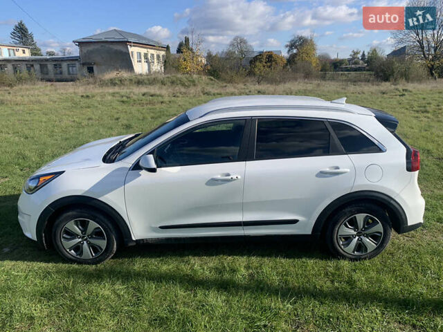 Белый Киа Niro, объемом двигателя 1.58 л и пробегом 69 тыс. км за 14300 $, фото 7 на Automoto.ua