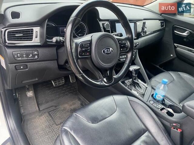 Білий Кіа Niro, об'ємом двигуна 1.58 л та пробігом 147 тис. км за 17400 $, фото 7 на Automoto.ua