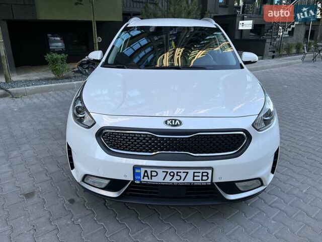 Белый Киа Niro, объемом двигателя 1.58 л и пробегом 147 тыс. км за 20000 $, фото 4 на Automoto.ua