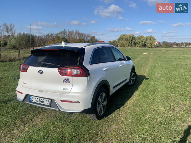 Белый Киа Niro, объемом двигателя 1.58 л и пробегом 69 тыс. км за 14300 $, фото 5 на Automoto.ua