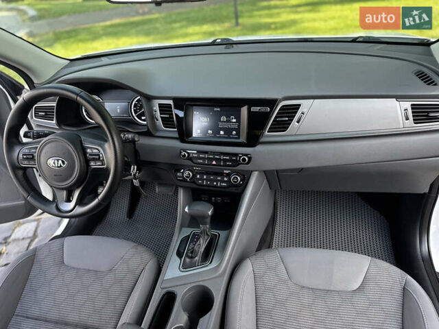 Белый Киа Niro, объемом двигателя 1.6 л и пробегом 160 тыс. км за 15400 $, фото 65 на Automoto.ua
