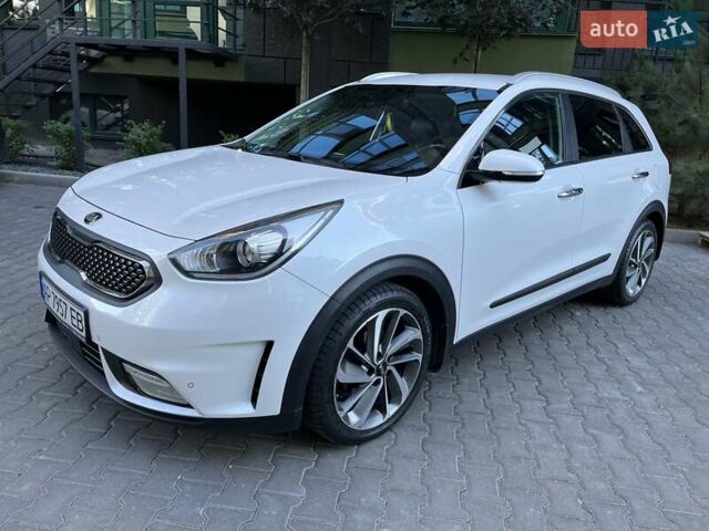 Белый Киа Niro, объемом двигателя 1.58 л и пробегом 147 тыс. км за 20000 $, фото 3 на Automoto.ua