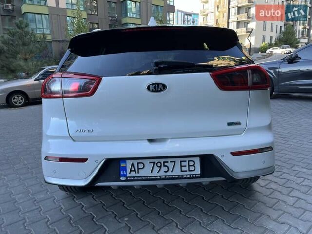 Белый Киа Niro, объемом двигателя 1.58 л и пробегом 147 тыс. км за 20000 $, фото 7 на Automoto.ua