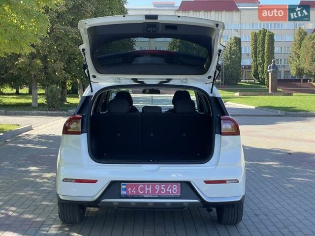 Белый Киа Niro, объемом двигателя 0 л и пробегом 182 тыс. км за 16700 $, фото 49 на Automoto.ua