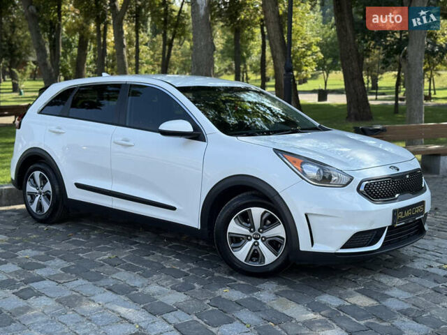 Белый Киа Niro, объемом двигателя 1.6 л и пробегом 160 тыс. км за 15400 $, фото 11 на Automoto.ua