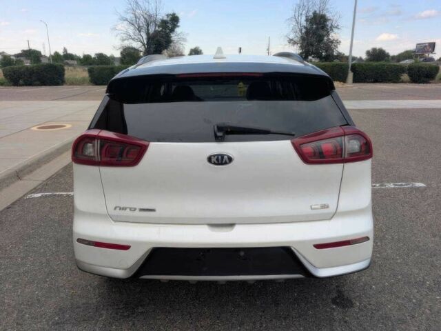 Белый Киа Niro, объемом двигателя 1.6 л и пробегом 64 тыс. км за 10300 $, фото 6 на Automoto.ua