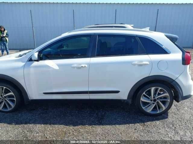 Белый Киа Niro, объемом двигателя 1.6 л и пробегом 100 тыс. км за 10000 $, фото 13 на Automoto.ua