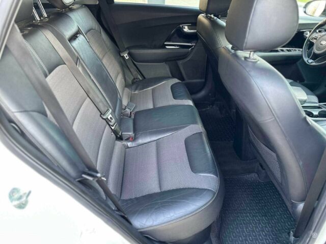 Кіа Niro 2017 у Києві на Automoto.ua Білий Кіа Niro, об'ємом двигуна 0 л та пробігом 75 тис. км за 10500 $, фото 8 на Automoto.ua