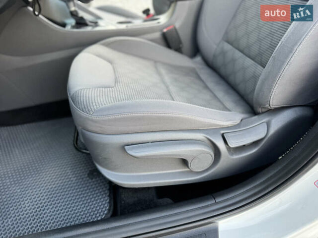 Белый Киа Niro, объемом двигателя 1.6 л и пробегом 160 тыс. км за 15400 $, фото 33 на Automoto.ua