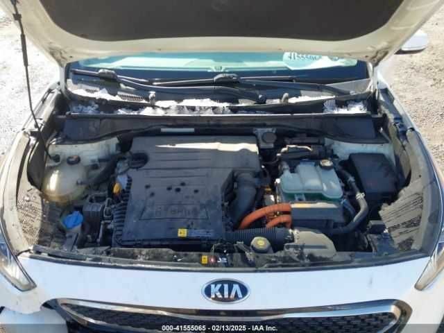 Белый Киа Niro, объемом двигателя 1.6 л и пробегом 100 тыс. км за 10000 $, фото 9 на Automoto.ua