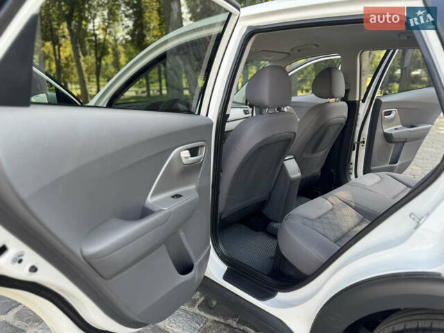 Белый Киа Niro, объемом двигателя 1.6 л и пробегом 160 тыс. км за 15400 $, фото 48 на Automoto.ua