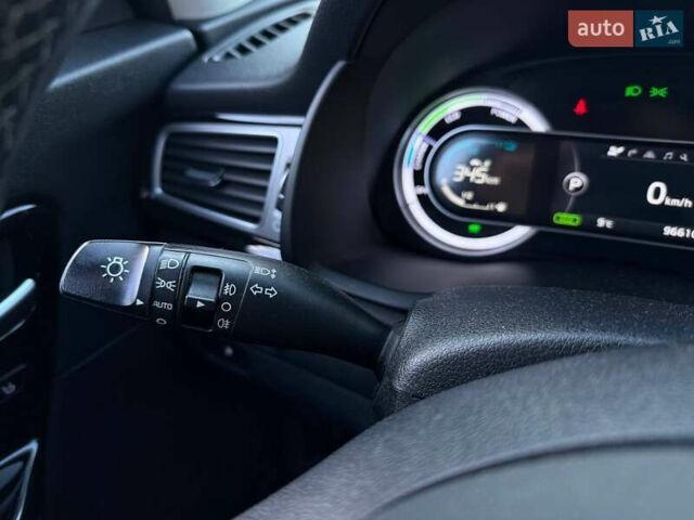 Белый Киа Niro, объемом двигателя 1.58 л и пробегом 97 тыс. км за 18990 $, фото 16 на Automoto.ua