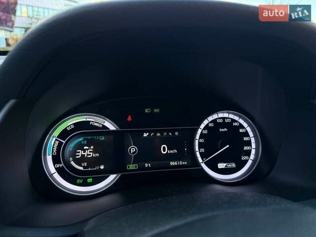 Білий Кіа Niro, об'ємом двигуна 1.58 л та пробігом 96 тис. км за 18990 $, фото 17 на Automoto.ua
