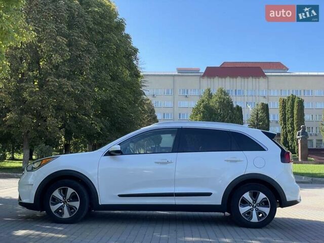 Белый Киа Niro, объемом двигателя 0 л и пробегом 182 тыс. км за 16700 $, фото 3 на Automoto.ua