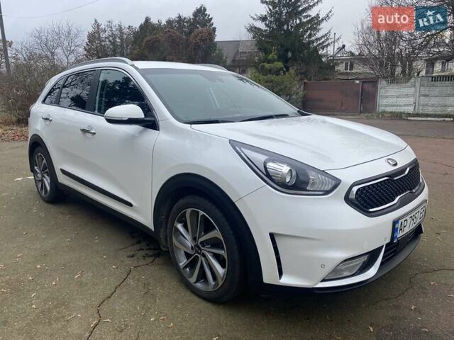 Білий Кіа Niro, об'ємом двигуна 1.58 л та пробігом 147 тис. км за 17400 $, фото 2 на Automoto.ua