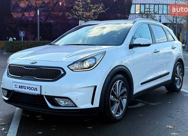Белый Киа Niro, объемом двигателя 1.58 л и пробегом 97 тыс. км за 18990 $, фото 3 на Automoto.ua