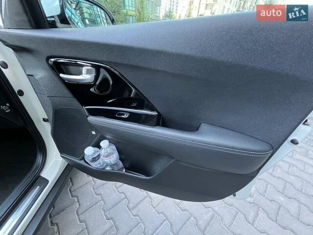 Белый Киа Niro, объемом двигателя 1.58 л и пробегом 147 тыс. км за 20000 $, фото 43 на Automoto.ua