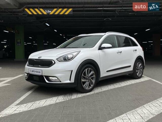 Белый Киа Niro, объемом двигателя 1.58 л и пробегом 93 тыс. км за 19990 $, фото 2 на Automoto.ua